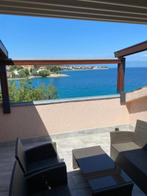 Romantic Apartment by the Beach